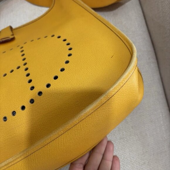 Authentic HERMES EVELYNE GM clemence Jaune Amber yellow crossbody bag - Picture 3 of 14
